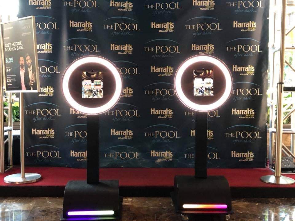 Foto mobile : robot photobooth qui se déplace vers les invités